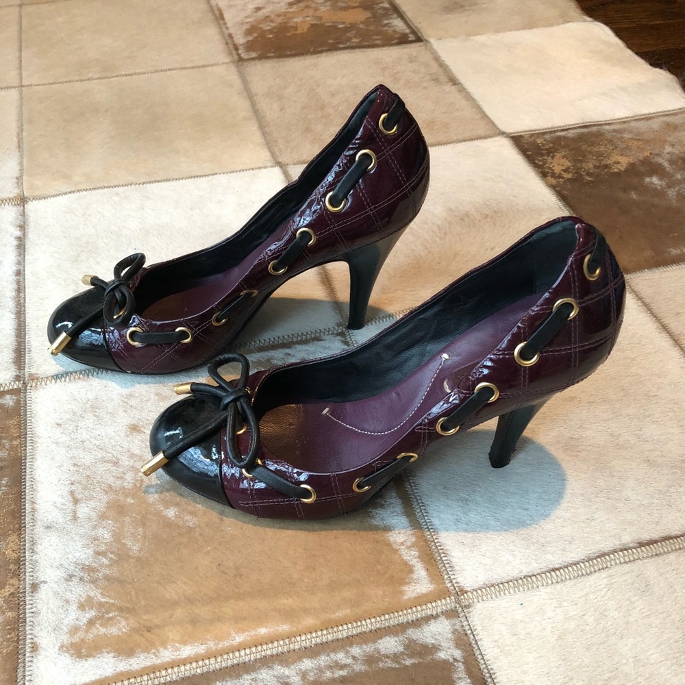 Gorgeous BCBG Quilted Patent Pumps